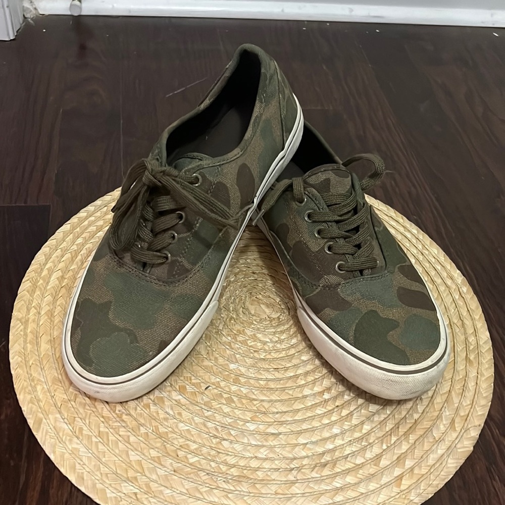 Minimalist Green Camo LaceUp Canvas Sneakers Size 9